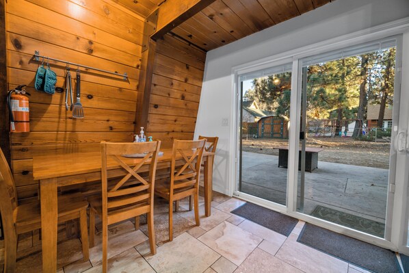 Basic Cabin | In-room dining