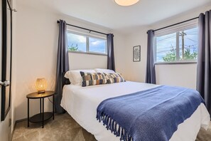 5 bedrooms, desk, iron/ironing board, travel cot