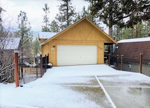 Front of property - Bear Creek Inn (Big Bear Lake)