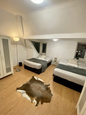 1 bedroom, bed sheets