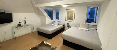 1 bedroom, bed sheets