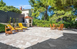 Outdoor dining - 4 bedroom amazing home in Zaboric (Zaboric)