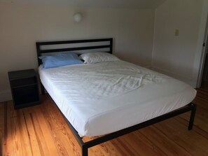 5 bedrooms, desk, iron/ironing board, WiFi