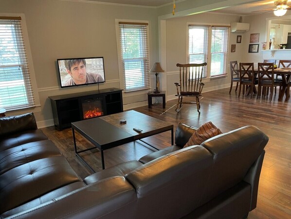 Smart TV, computer monitors