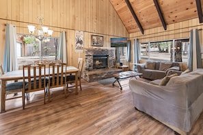 Basic Cabin | Living area