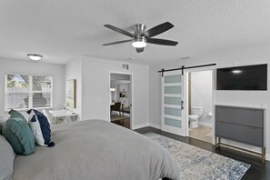 4 Schlafzimmer, Schreibtisch, Reisekinderbett, kostenloses WLAN