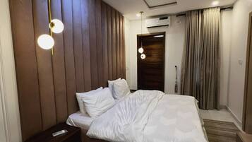 2 habitaciones, tabla de planchar con plancha, wifi y ropa de cama