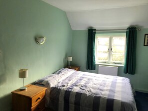 1 bedroom, free WiFi, bed sheets - Double Room in Character Cottage - With Parking (Beaulieu)