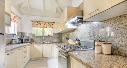 3BD renovated golf villa , sleeps up to 8 guests