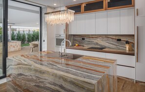 Fridge, oven, dishwasher, coffee/tea maker - Lovely home in Funtana with sauna (Funtana)