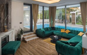 Smart-TV, Tischfußball, Tischtennisplatte