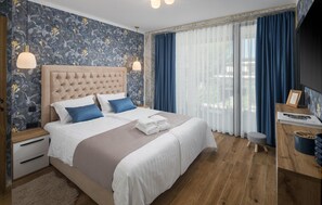 4 bedrooms, in-room safe, free WiFi, bed sheets