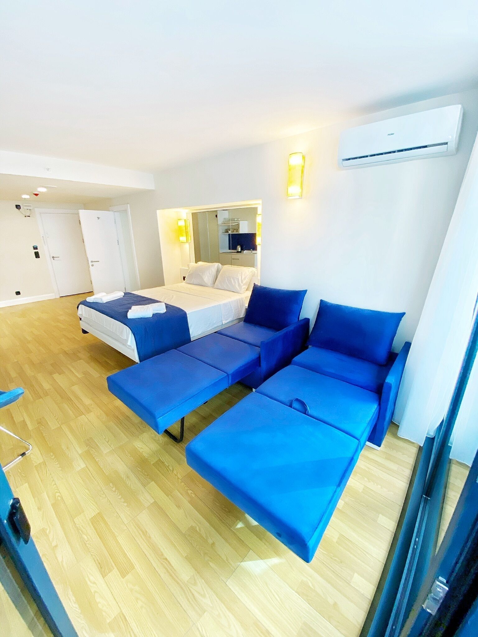 Neljän hengen perhehuone, tupakointi kielletty, osittainen merinäköala | Ylelliset vuodevaatteet, Tempur Pedic -patjalliset sängyt, minibaari