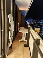 Apartamento superior, 1 habitación, no fumadores, vistas parciales al mar | Terraza o patio