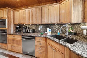 Chalet rustique de base | Cuisine privée | Bouilloire électrique