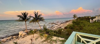 PRIVATE OCEANFRONT BEACH BUNGALOW! SNORKELING REEFS PADDLEBOARDING!
