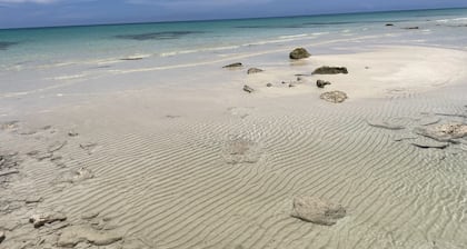 PRIVATE OCEANFRONT BEACH BUNGALOW! SNORKELING REEFS PADDLEBOARDING!