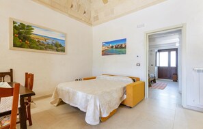 1 bedroom, travel cot, free WiFi, bed sheets