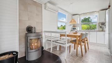 Geladeira, cooktop, lava-louças, cafeteira/chaleira