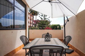 تناول الطعام بالخارج