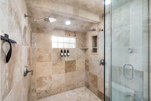 Shower, hair dryer, towels, soap - Desert Oasis: Heated Pool, Mini Golf, Hot Tub & Games (Tucson)