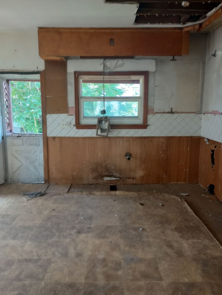 Between Wilkes Barre and Scranton. Near ski resorts, Mohegan Son