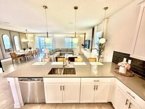 Interior - (9064) BRAND NEW - THEME ROOMS - AMAZING DECORATION AT CHAMPIONS GATE (Champions Gate)