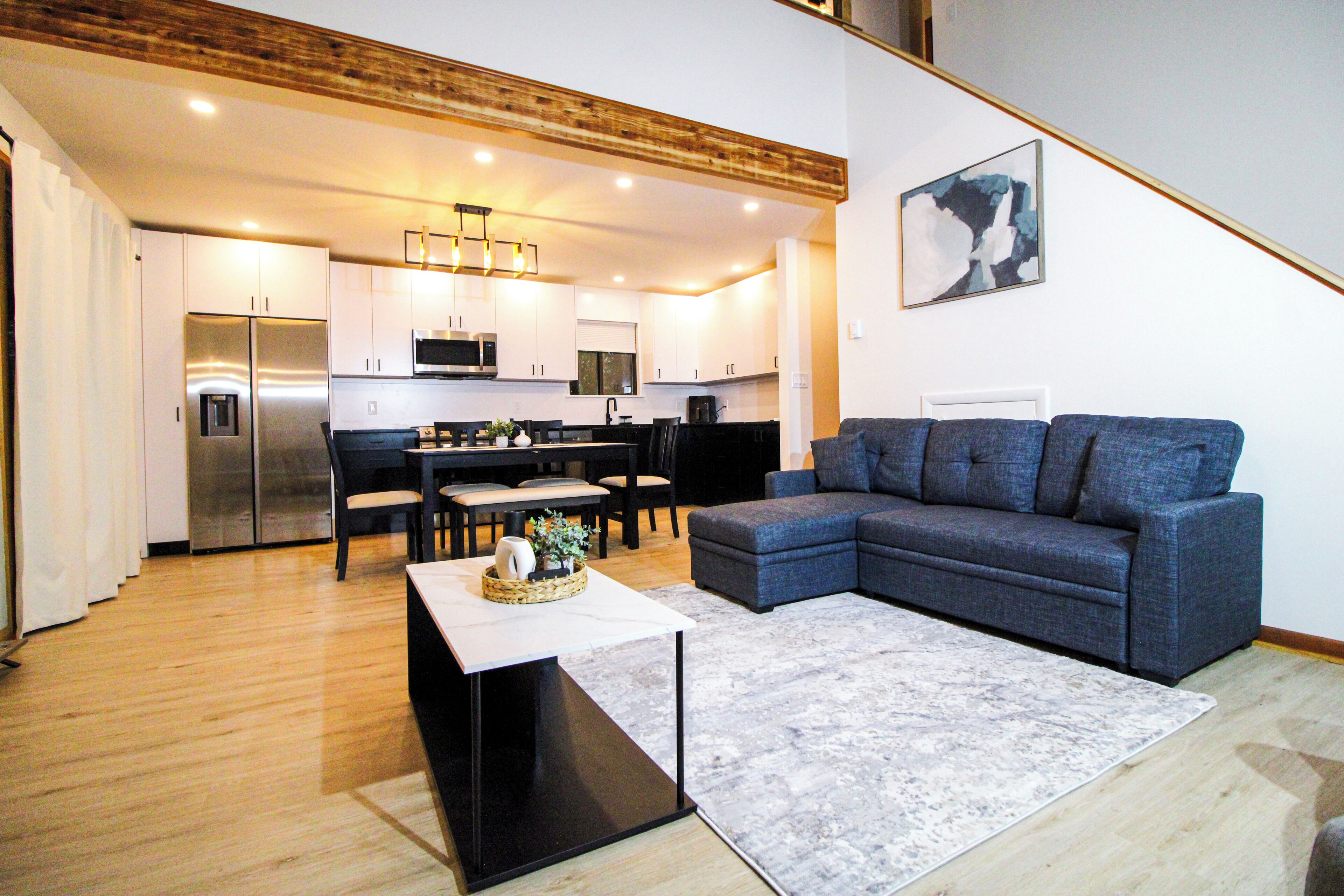 Cozy modern house w/ sauna, firepit, fireplace, 5 min walk to pool & lake! 