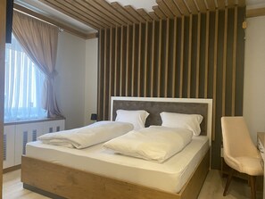 Tomannsrom – comfort | Skrivebord, wi-fi (inkludert) og sengetøy