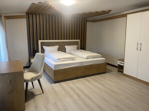 Comfort Twin Room | Desk, free WiFi, bed sheets - Spreehotel Spremberg (Spremberg)