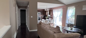 The Revelation House! A family-sized, quiet home close to Fort Leonard Wood! 