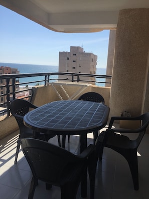 Outdoor dining - Cómodo y Bonito Apartamento en Primera Línea, Benicassim, Zona la Curva (Benicasim)