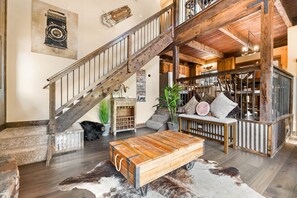 基础小屋 | 起居区