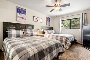 3 bedrooms, free WiFi - Modern Moonridge Manor (Big Bear Lake)