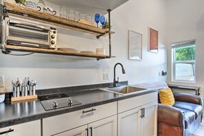 Fridge, microwave, stovetop, coffee/tea maker