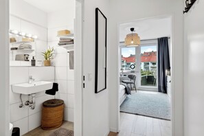 2 makuuhuonetta, silitysrauta/-lauta, Wi-Fi, vuodevaatteet