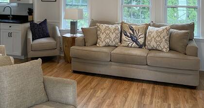 Peaceful Cottage in the Heart of Osterville Village Walk to Shops & Restaurants