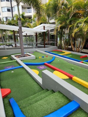 Property grounds - Directly Opposite Burleigh North Surf Club (Miami)