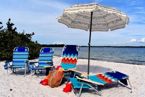 Liegestühle, Strandtücher