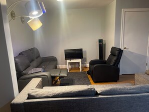Smart TV - Beautiful cozy huge place (Brooklyn)