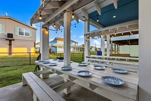 Outdoor dining - Walk to Beach, Hot Tub & Fire Pit, Tiki Bar & Games, Dog Friendly,Sleeps 22, 6BR (Bolivar Peninsula)