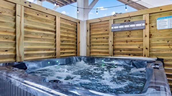 Outdoor spa tub - Walk to Beach, Hot Tub & Fire Pit, Tiki Bar & Games, Dog Friendly,Sleeps 22, 6BR (Bolivar Peninsula)