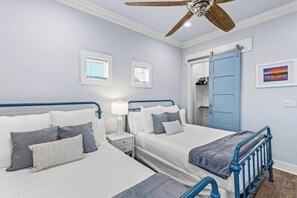 6 bedrooms, desk, iron/ironing board, free WiFi - Walk to Beach, Hot Tub & Fire Pit, Tiki Bar & Games, Dog Friendly,Sleeps 22, 6BR (Bolivar Peninsula)