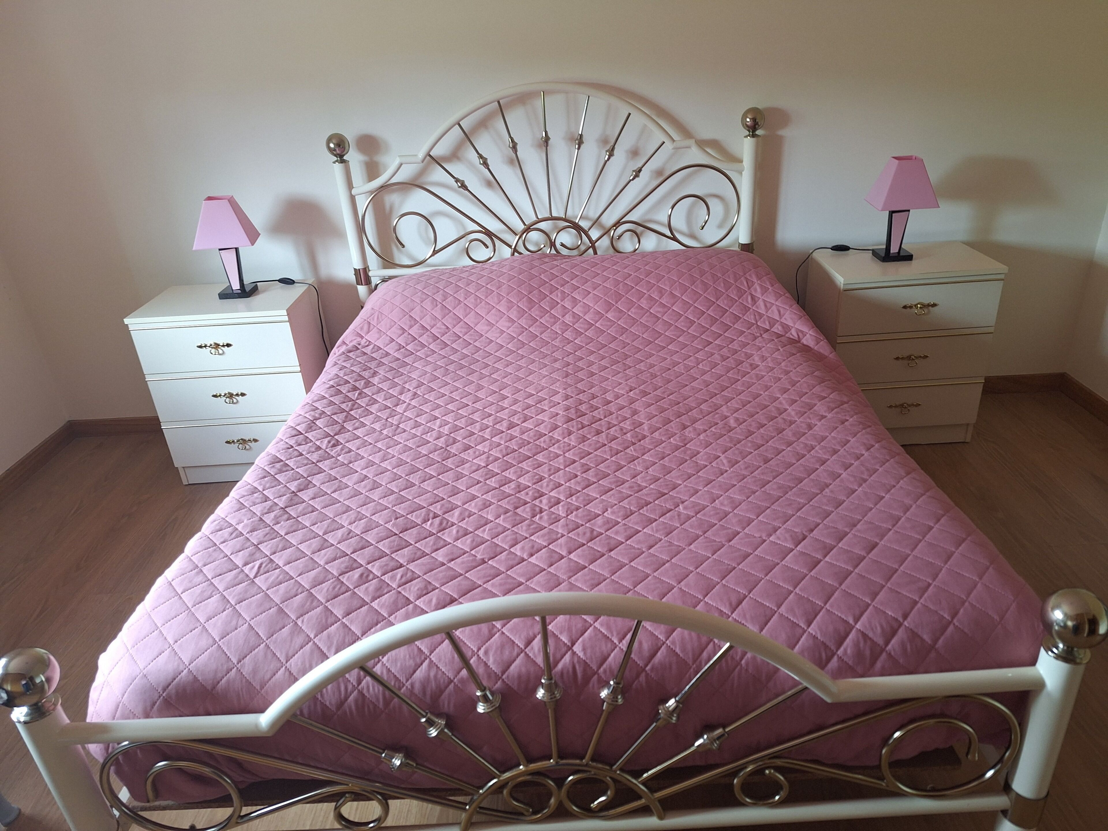2 bedrooms, desk, iron/ironing board, travel cot