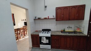 Private kitchen - Casa Cafayate en Pleno Casco Histórico Para Familia, Parejas y Grupo de Amigos (Cafayate)