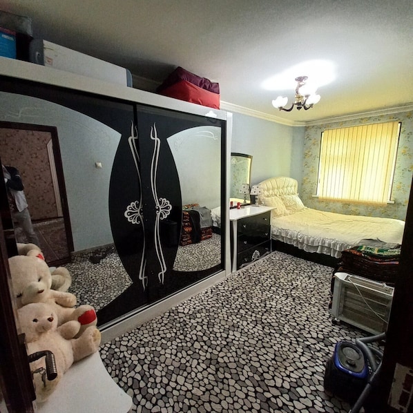 1 bedroom, bed sheets