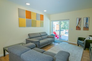 Living area - Modern Times (Big Bear Lake)