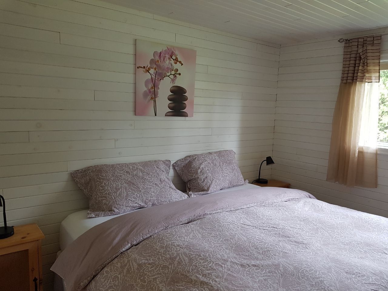 3 bedrooms, iron/ironing board, travel crib, bed sheets