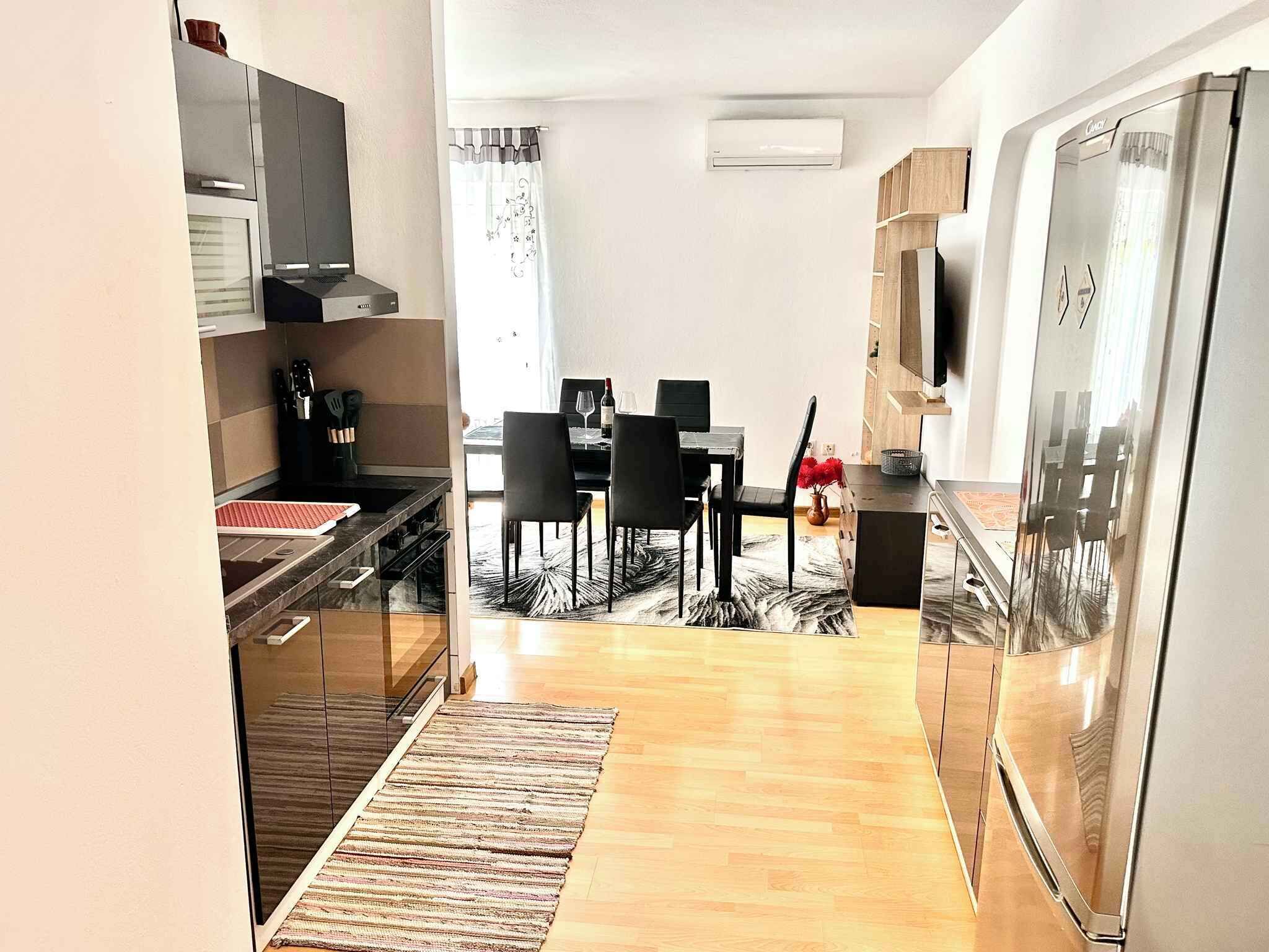 Frigorífico, horno, placa de cocina y cafetera o tetera