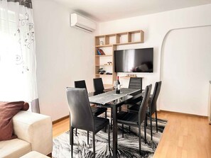 Dining - Holiday apartment with terrace and air conditioning (Dramalj)